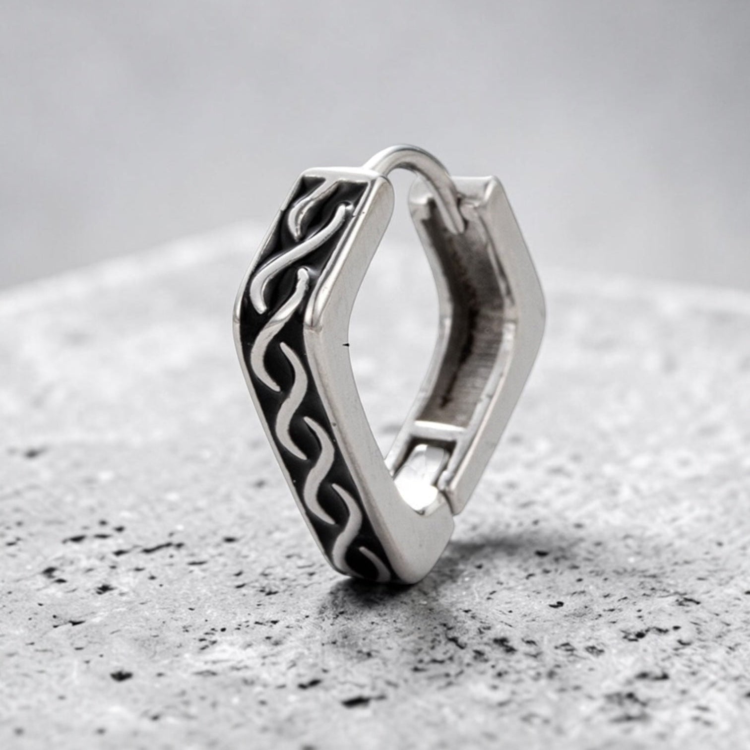 Silver ring with wavy design 